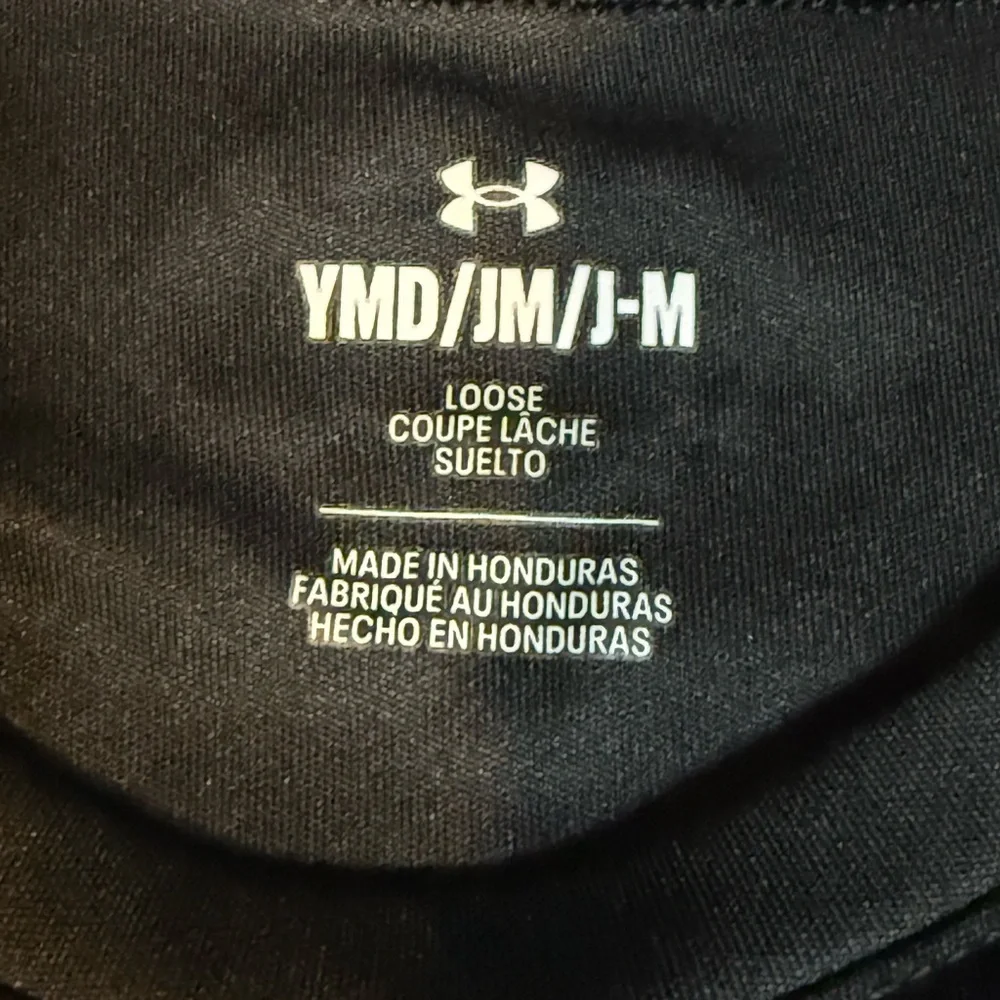 Under Armour •	black short